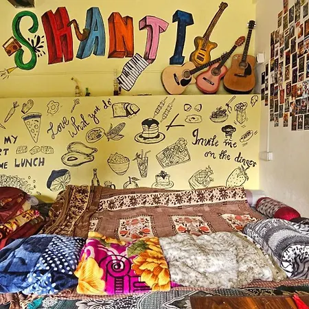Shanti Cafe & Hostels Kasol Exterior photo