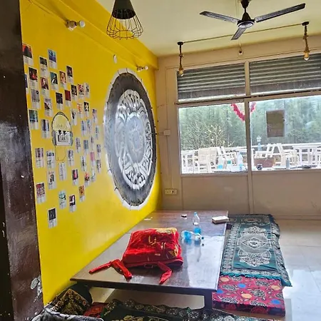 Shanti Cafe & Hostels Kasol Exterior photo