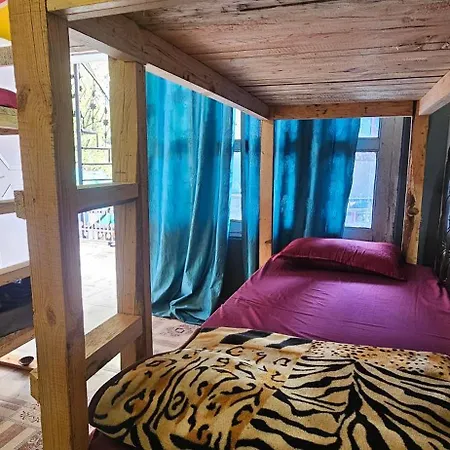 Shanti Cafe & Hostels Kasol Exterior photo