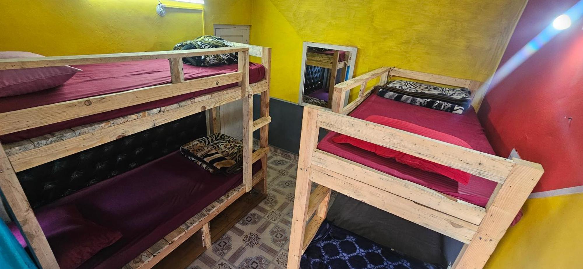Homestay Shanti Cafe & *